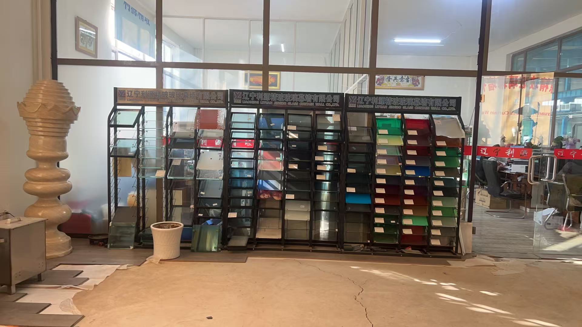 济南市工程玻璃批量采购钢化玻璃 - 价格